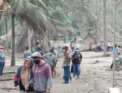 JADI WISATA DADAKAN, KHOFIFAH IMBAU MASYARAKAT TAK SELFIE DI ZONA MERAH SEMERU