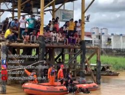 HANYUT DARI KAPAL TONGKANG