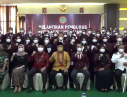 KETUA DPD PPNI KOTA JAMBI RITA DEWI LANTIK PENGURUS PERIODE 2021-2026