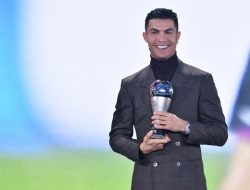RONALDO DIGANJAR PENGHARGAAN SPESIAL FIFA 2021