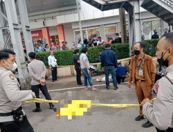 SESOSOK MAYAT DITEMUKAN TERGELETAK DI DEPAN MALL RAMAYANA