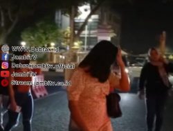 PASANGAN KENCAN MALAM HARI DIANGKUT POLISI