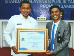 PEMKAB BUNGO DIANUGERAHI PREDIKAT ZONA HIJAU PELAYANAN PUBLIK 2021 DARI OMBUDSMAN