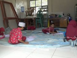 MIRIS! SISWA SDN 49 TANJABTIM BELAJAR DILANTAI AKIBAT PROYEK MOLOR