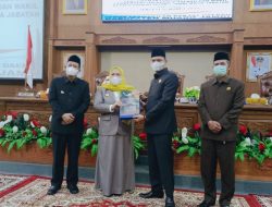 YULI SETIA BAKTI PIMPIN RAPAT PARIPURNA PENYAMPAIAN LKPJ PEMKAB MA. JAMBI TAHUN 2021
