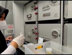 CREW PESAWAT BANDARA SULTAN THAHA JAMBI JALANI TES URINE