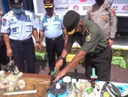 HANDPHONE, OBENG HINGGA PISAU DITEMUKAN SAAT RAZIA LAPAS