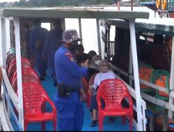 POLISI PERIKSA PERAHU WISATAWAN