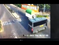 SOPIR TRUK YANG TABRAK BUS POLISI, DITUNTUT 3 TAHUN PENJARA