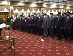 264 KEPALA SEKOLAH DILANTIK. GUBERNUR AL HARIS MINTA TINGKATKAN AKREDITASI