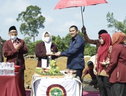 BATU PERTAMA PROYEK GEDUNG PPNI DIPASANG BUPATI BUNGO