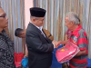 WAKIL WALI KOTA JAMBI SERAHKAN BANTUAN PEMKOT JAMBI KE WARGA COLOMBIA