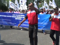 RATUSAN BURUH KRITISI LAPORAN FIKTIF PERUSAHAAN KE BPJS