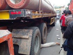 MAHASISWI ASAL MUARO SABAK TEWAS TERLINDAS TRUK TRAILER