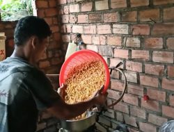 HARGA KEDELAI MAHAL, PRODUSEN TAHU MENGELUH