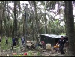 POLDA JAMBI GEREBEK TAMBANG MINYAK ILEGAL DI BAHAR SELATAN