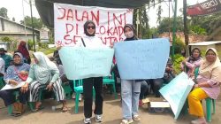 demo blokir jalan