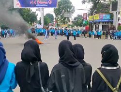 MAHASISWA UIN TUNTUT JOKOWI-MA’RUF MUNDUR