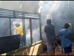 DAMKAR TAK BISA BANTU PADAMKAN KEBAKARAN RUMAH WARGA SEMABU SEBERANG