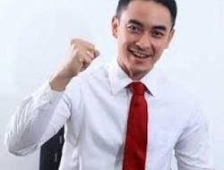ZUMI ZOLA BEBAS DARI DARI DALAM LAPAS