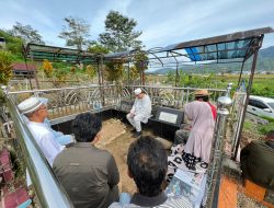SELA KEGIATAN DPR, SAH ZIARAH KE MAKAM ORANG TUA DI SIULAK KERINCI