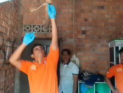 DUDA TEWAS TERGANTUNG, SEMPAT BAGIKAN VIDEO NAIK KE ATAS KURSI