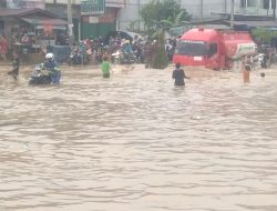 GUBERNUR ATASI BANJIR KOTA JAMBI, PEMPROV SIAPKAN DANA AWAL RP 5 MILIAR