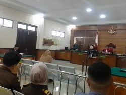 TERDAKWA PENGANIAYA ANAK KANDUNG DITUNTUT 10 BULAN PENJARA