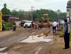 BUAT MACET LAGI, SEMUA TRUK BATUBARA DI SETOP