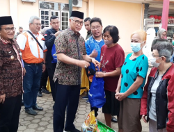 FASHA-MAULANA SERAHKAN 500 PAKET SEMBAKO KEPADA WARGA TIONGHOA