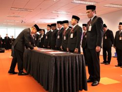 PERKUAT PELAKSANAAN TUGAS, OJK LANTIK 22 PEJABAT