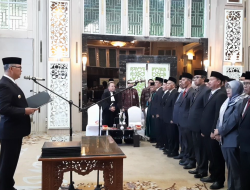 WALIKOTA JAMBI SYARIF FASHA LANTIK 13 PEJABAT ESSELON II