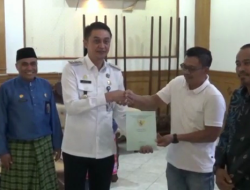 PJ BUPATI MUARO JAMBI BACHYUNI DELIANSYAH SERAHKAN 300 SERTIFIKAT UNTUK MASYARAKAT