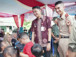 PJ BUPATI BACHYUNI BERSAMA PUTRANYA SALURKAN BANTUAN BANJIR DI KUMPEH ILIR
