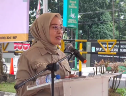PJ WALIKOTA JAMBI SERAHKAN BANTUAN MODAL USAHA KEPADA MASYARAKAT