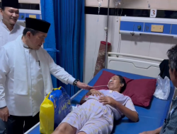 GUBERNUR AL HARIS KUNJUNGI PASIEN RSUD DI MALAM TAKBIRAN