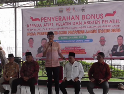 PENYERAHAN BONUS ATLET DAN SILATURAHMI, PJ BUPATI BACHYUNI BERIKAN BONUS KEPADA RATUSAN ATLET