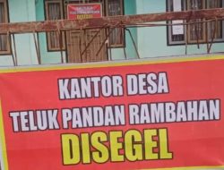 Kantor Desa Disegel Warga, Kades dan Sekdes Teluk Pandan Rambahan Mundur Dari Jabatan