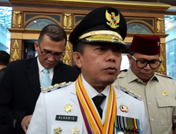 PENYAMPAIAN PIDATO GUBERNUR, GUBERNUR AL HARIS SAMPAIKAN PIDATO SAMBUTAN PADA RAPAT PARIPURNA