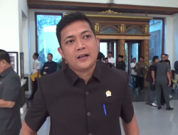PARIPURNA DPRD PROVINSI JAMBI, FRAKSI-FRAKSI DPRD SAMPAIKAN PANDANGAN TERHADAP LKPJ GUBERNUR JAMBI
