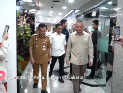 GUBERNUR JAMBI AL HARIS BOYONG BUPATI DAN WALIKOTA AUDIENSI DENGAN MENHUB