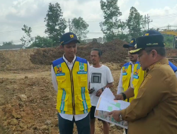 WALIKOTA MAULANA TINJAU PROGRES NORMALISASI ALIRAN SUNGAI DI KOTA JAMBI