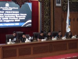 GUBERNUR AL HARIS DENGARKAN PANDANGAN UMUM FRAKSI DPRD SOAL RANPERDA PERUBAHAN APBD 2025