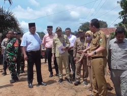 BUPATI BAMBANG BAYU SUSENO TINJAU KONDISI JEMBATAN AMBLAS