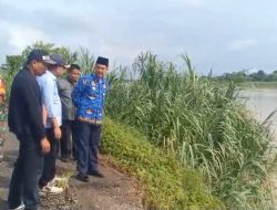 PJ BUPATI RADEN NAJMI TINJAU LANGSUNG JALAN LONGSOR DI DUSUN MUDO