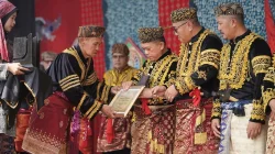 Kenduri Sko Enam Luhah, Gubernur Al Haris Dianugerahi Gelar Adat Kehormatan