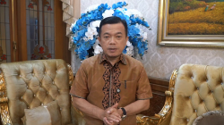 GUBERNUR AL HARIS AJAK ORANG TUA ANTAR ANAK DI HARI PERTAMA SEKOLAH