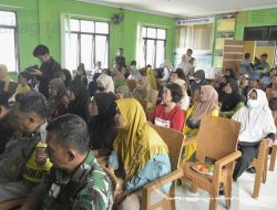 Wakil Walikota Jambi Serahkan Bantuan Pangan Beras Warga Kelurahan Paal Merah